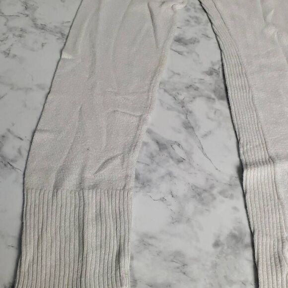 Liz Lange Maternity White Longsleeve Sweater - Picture 4 of 15